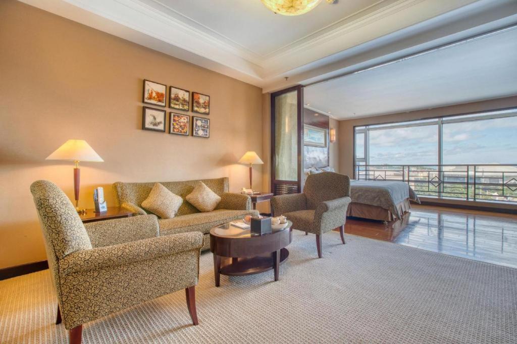 Qingdao Blue Horizon Hotel Laoshan Екстер'єр фото