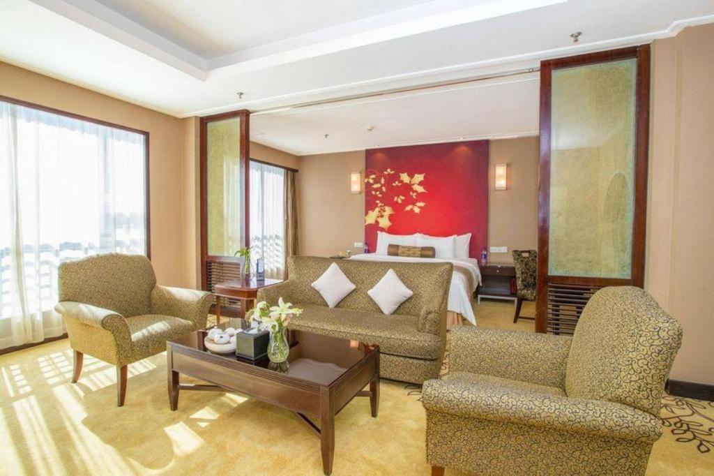 Qingdao Blue Horizon Hotel Laoshan Екстер'єр фото