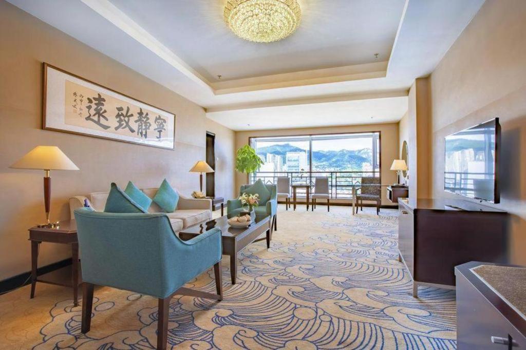 Qingdao Blue Horizon Hotel Laoshan Екстер'єр фото