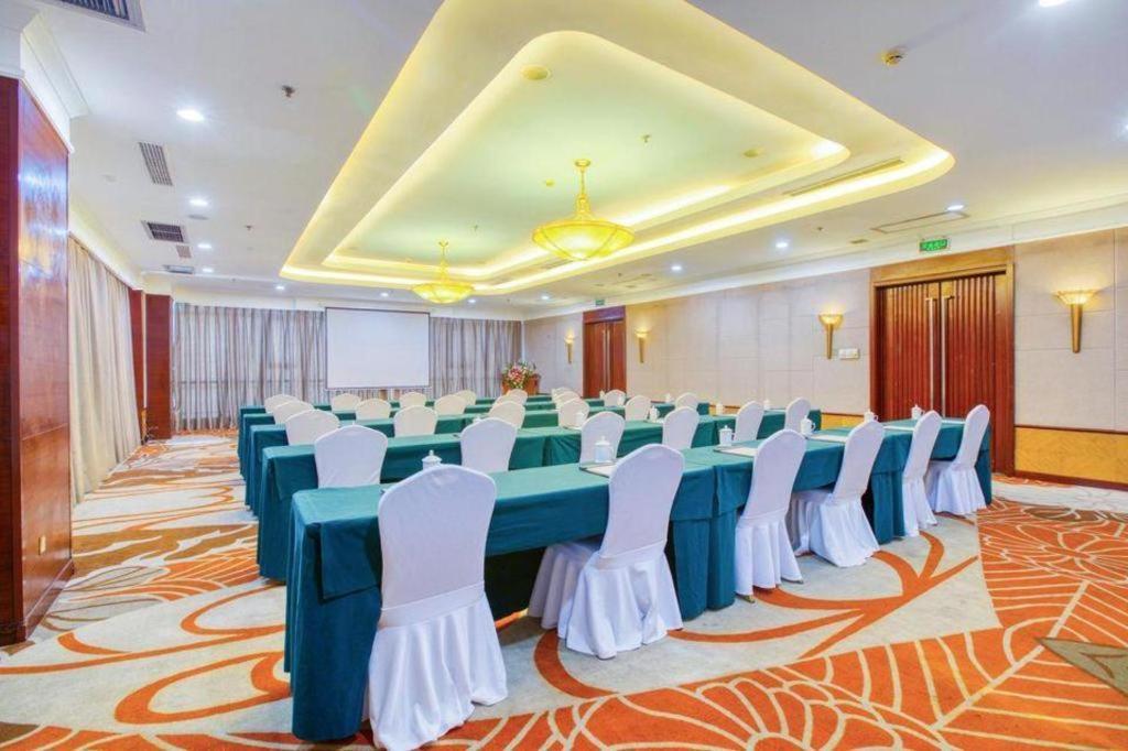 Qingdao Blue Horizon Hotel Laoshan Екстер'єр фото